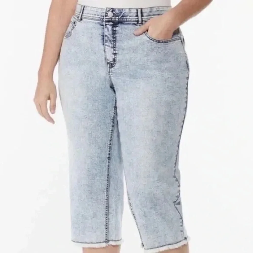 ❄️ Cato | Plus Size Cropped Acid Wash Jeans Various Sizes Available.